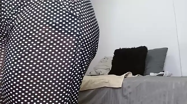 Snapshot of scarlett__morgan chatting on 03/05/25, 12:44 scarlett  morgan online show from 03/05/25, 12:44