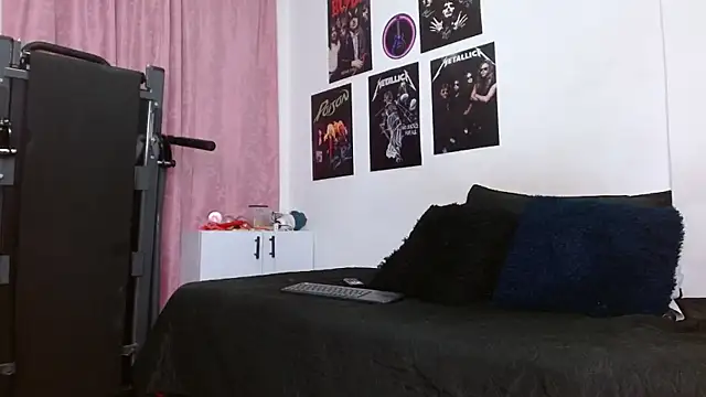 Snapshot of scarlett__morgan chatting on 09/15/25, 01:11 scarlett  morgan online show from 09/15/25, 01:11