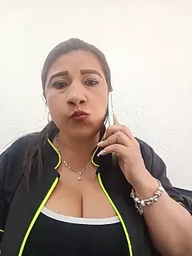 Snapshot of Hannahcandyy chatting on 06/11/26, 04:27 Hannahcandyy online show from 06/11/26, 04:27