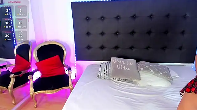 SaraDreamss online show from 02/18/25, 08:36