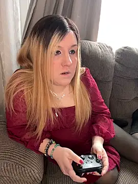 PuckBunny17 online show from 02/08/25, 05:29