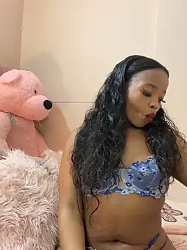 Snapshot of ItsLeyaa chatting on 03/01/25, 01:43 ItsLeyaa online show from 03/01/25, 01:43