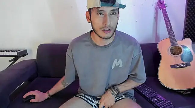 Henrikk senn online show from 12/17/24, 02:44