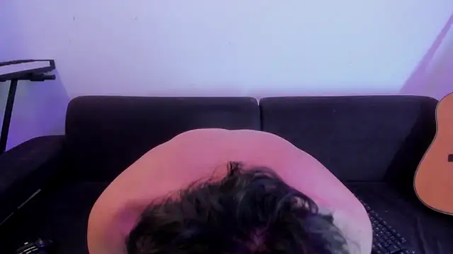 Henrikk senn online show from 03/08/26, 08:40