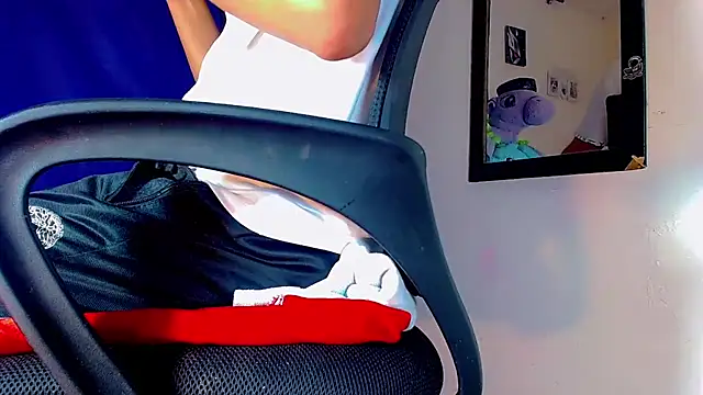 Snapshot of nicol_gill_ chatting on 01/07/25, 05:20 nicol gill online show from 01/07/25, 05:20