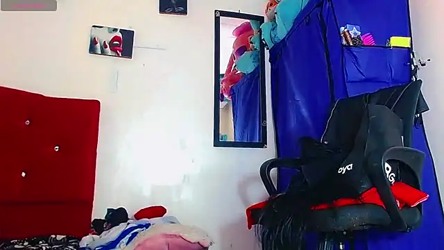 Snapshot of nicol_gill_ chatting on 02/11/25, 11:21 nicol gill online show from 02/11/25, 11:21