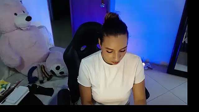 Snapshot of mykaelahoney chatting on 05/07/26, 07:08 mykaelahoney online show from 05/07/26, 07:08