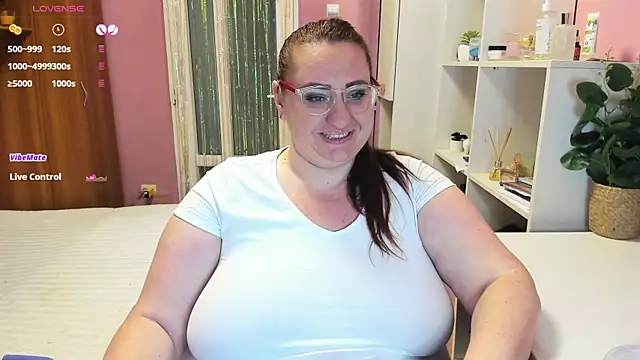 Snapshot of lovely_adelle chatting on 01/30/25, 08:53 lovely adelle online show from 01/30/25, 08:53