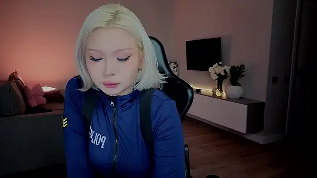 RileyMee online show from 01/10/26, 03:41