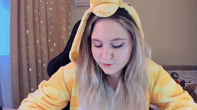 Snapshot of Diana_Flower chatting on 01/08/25, 10:37 Diana Flower online show from 01/08/25, 10:37