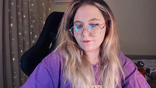 Snapshot of Diana_Flower chatting on 01/08/25, 01:41 Diana Flower online show from 01/08/25, 01:41