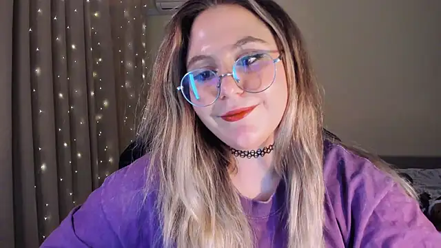 Snapshot of Diana_Flower chatting on 01/08/25, 04:44 Diana Flower online show from 01/08/25, 04:44