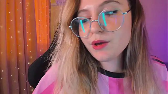 Snapshot of Diana_Flower chatting on 01/17/25, 01:03 Diana Flower online show from 01/17/25, 01:03