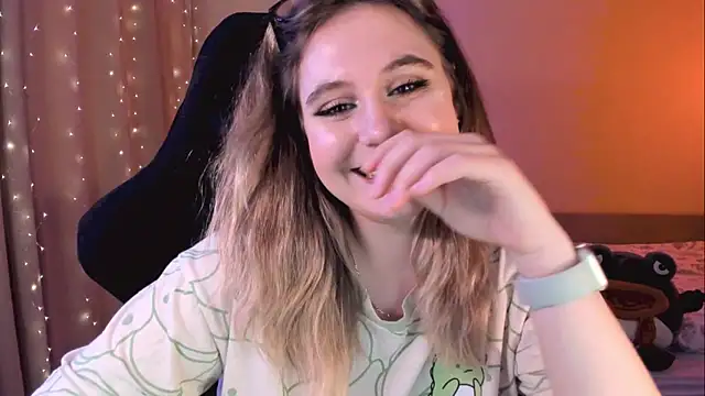 Snapshot of Diana_Flower chatting on 02/18/25, 01:22 Diana Flower online show from 02/18/25, 01:22