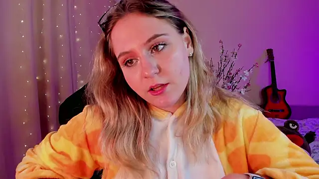 Snapshot of Diana_Flower chatting on 03/13/25, 12:13 Diana Flower online show from 03/13/25, 12:13