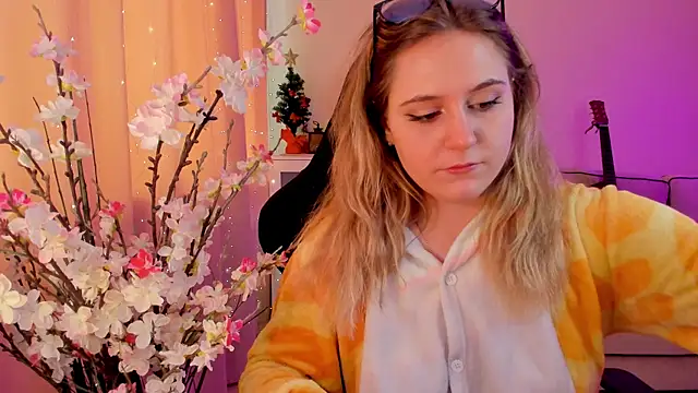 Snapshot of Diana_Flower chatting on 03/19/25, 11:06 Diana Flower online show from 03/19/25, 11:06