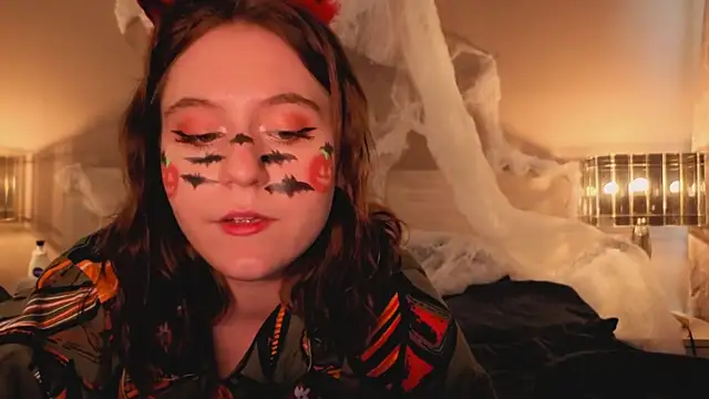 Snapshot of Diana_Flower chatting on 10/29/25, 04:37 Diana Flower online show from 10/29/25, 04:37