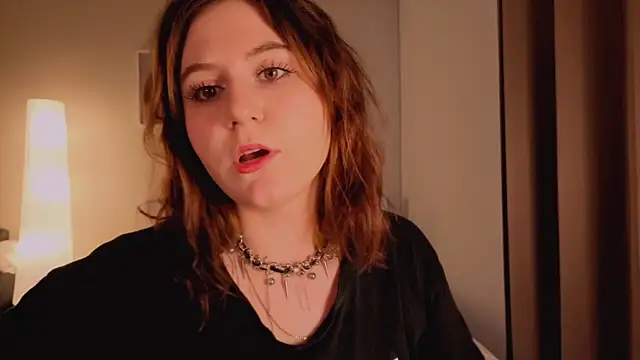 Snapshot of Diana_Flower chatting on 11/15/25, 04:32 Diana Flower online show from 11/15/25, 04:32