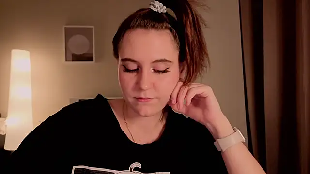 Snapshot of Diana_Flower chatting on 12/01/25, 04:28 Diana Flower online show from 12/01/25, 04:28