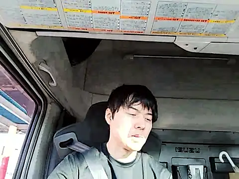 whitebriefboy online show from 04/15/26, 09:48