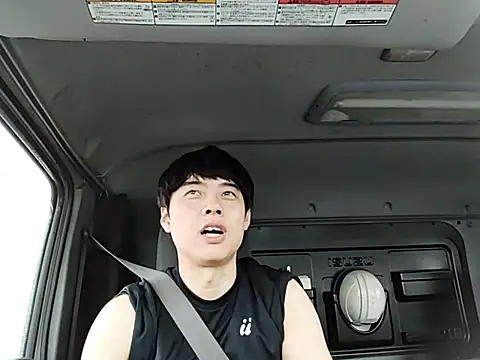 Snapshot of whitebriefboy chatting on 06/01/26, 10:11 whitebriefboy online show from 06/01/26, 10:11