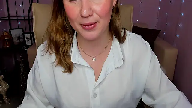 Snapshot of Helens_love chatting on 12/13/24, 05:49 Helens love online show from 12/13/24, 05:49
