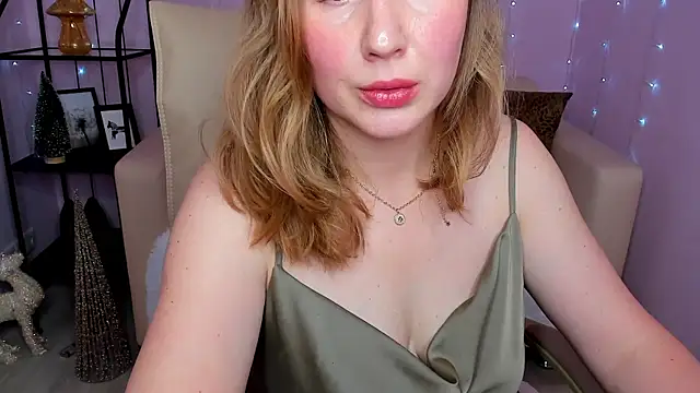 Snapshot of Helens_love chatting on 12/15/24, 05:34 Helens love online show from 12/15/24, 05:34