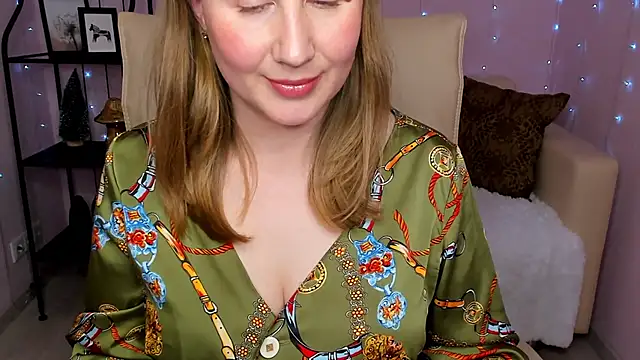 Snapshot of Helens_love chatting on 01/17/25, 05:32 Helens love online show from 01/17/25, 05:32