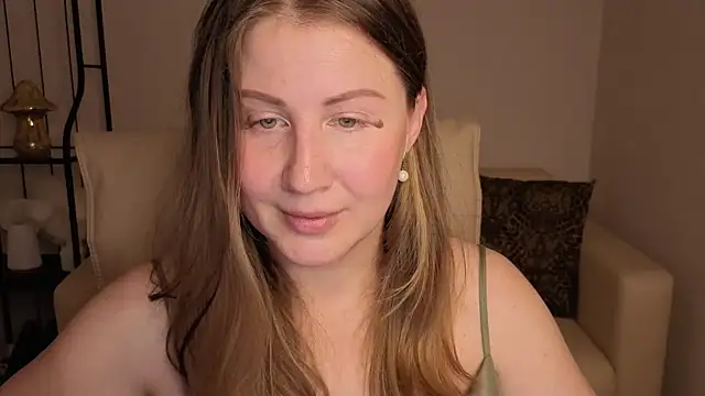 Snapshot of Helens_love chatting on 09/18/25, 01:18 Helens love online show from 09/18/25, 01:18