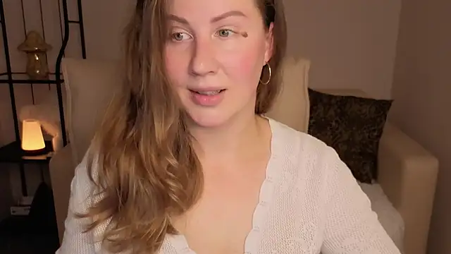 Snapshot of Helens_love chatting on 09/25/25, 01:31 Helens love online show from 09/25/25, 01:31