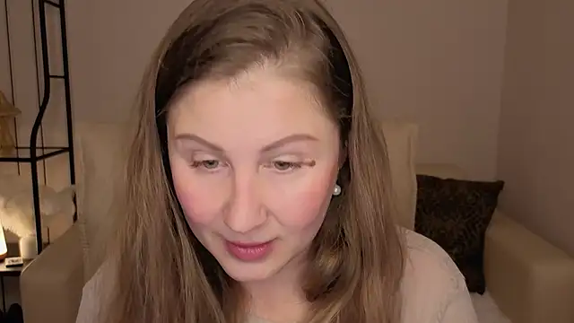 Snapshot of Helens_love chatting on 10/04/25, 01:25 Helens love online show from 10/04/25, 01:25