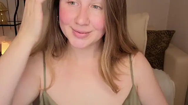 Snapshot of Helens_love chatting on 10/18/25, 01:30 Helens love online show from 10/18/25, 01:30