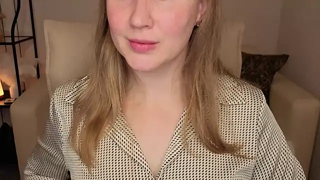 Snapshot of Helens_love chatting on 10/19/25, 12:44 Helens love online show from 10/19/25, 12:44