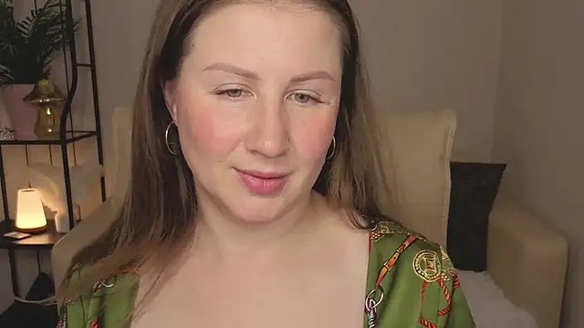 Snapshot of Helens_love chatting on 06/15/26, 02:47 Helens love online show from 06/15/26, 02:47
