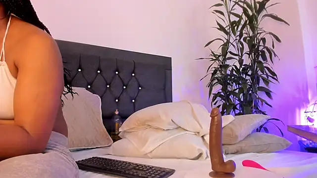 ebony hot1 online show from 02/12/25, 06:09