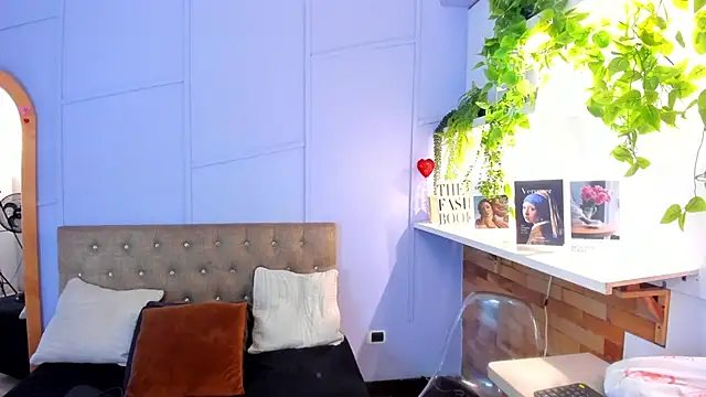 amber-hill online show from 06/22/26, 12:13