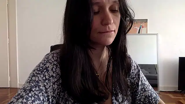 Snapshot of beatrizspbr chatting on 03/17/26, 01:58 beatrizspbr online show from 03/17/26, 01:58
