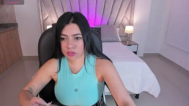 Snapshot of naomii_campbell_ chatting on 09/18/25, 04:42 naomii campbell online show from 09/18/25, 04:42