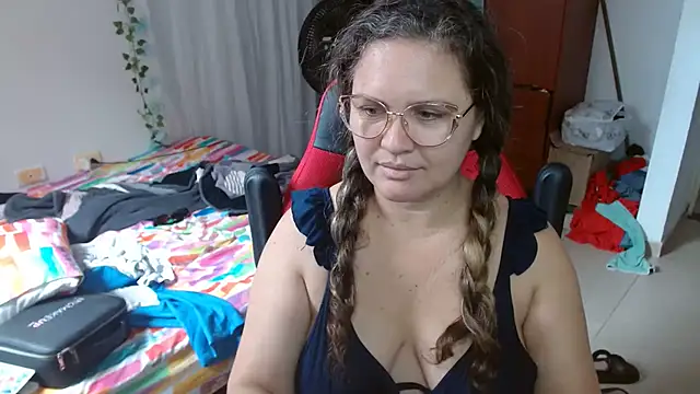 helenca43 online show from 02/23/26, 01:52