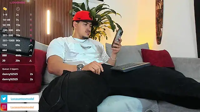 Snapshot of lucasanto_ chatting on 07/06/26, 05:04 lucasanto online show from 07/06/26, 05:04
