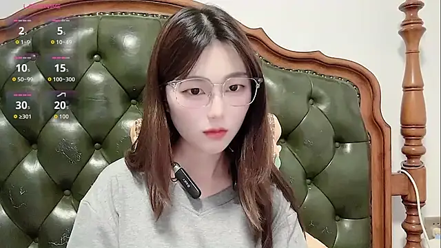 Snapshot of Sweet-Angel999 chatting on 06/30/26, 04:30 Sweet-Angel999 online show from 06/30/26, 04:30