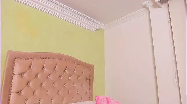 Luciluu20 online show from 02/04/25, 12:29