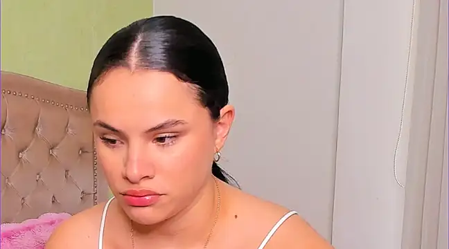 Luciluu20 online show from 02/27/25, 06:42