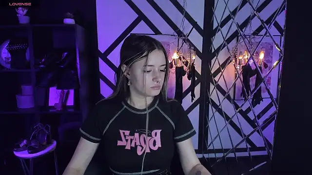 Snapshot of Lily_Moonlight chatting on 01/25/25, 07:28 Lily Moonlight online show from 01/25/25, 07:28