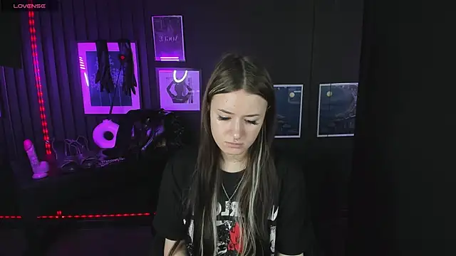 Snapshot of Lily_Moonlight chatting on 02/13/25, 07:56 Lily Moonlight online show from 02/13/25, 07:56