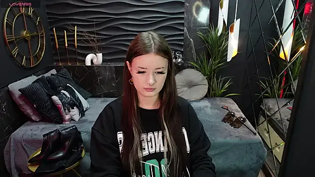 Snapshot of Lily_Moonlight chatting on 03/20/25, 07:25 Lily Moonlight online show from 03/20/25, 07:25