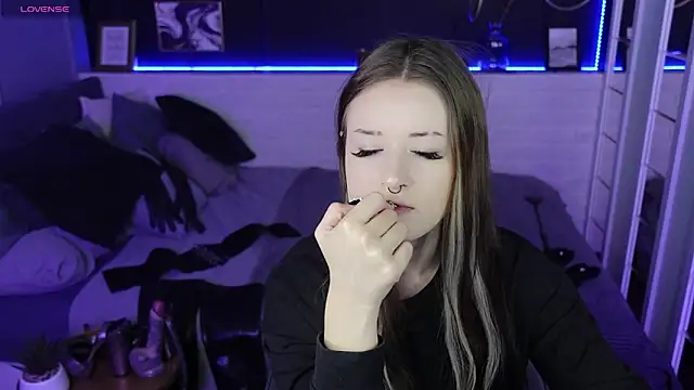 Snapshot of Lily_Moonlight chatting on 03/21/25, 07:33 Lily Moonlight online show from 03/21/25, 07:33