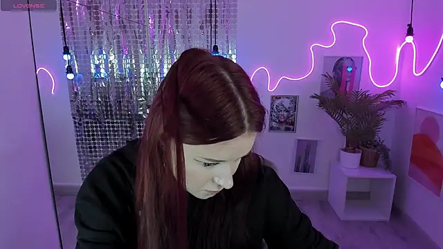 Snapshot of Lily_Moonlight chatting on 09/21/25, 07:10 Lily Moonlight online show from 09/21/25, 07:10