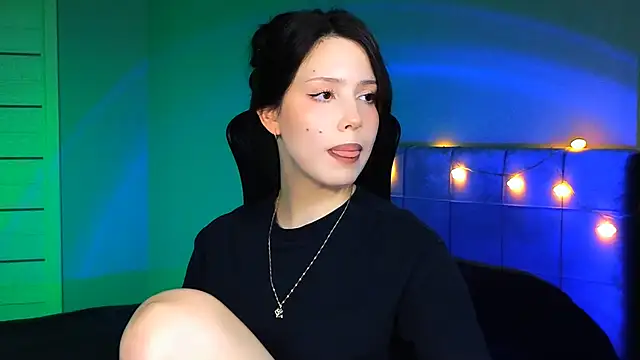 Snapshot of Stacy_Gonzales_ chatting on 02/01/25, 09:21 Stacy Gonzales  online show from 02/01/25, 09:21