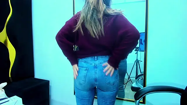 GiaRoussel online show from 12/05/25, 04:36